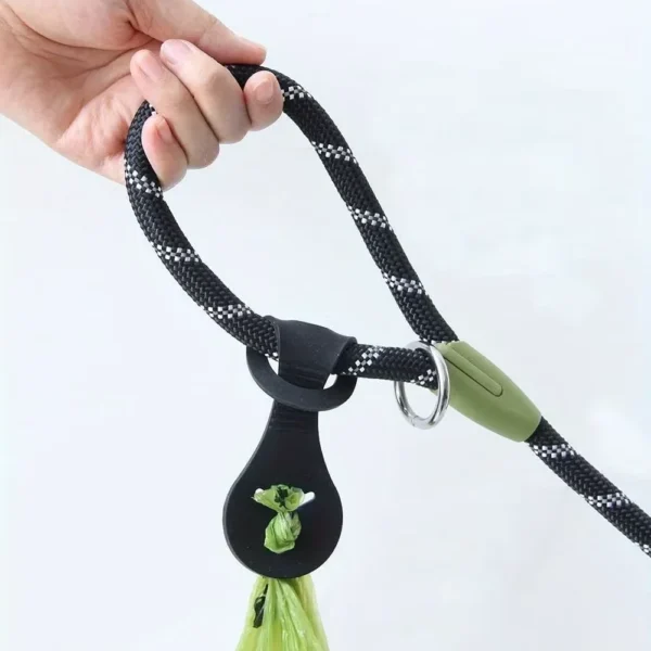 Silicone Dog Poop Bag Holder Leash Attachment Portable Pet Waste Bag Hanger Clip For Dog Walking Lead Outdoor Puppy Walking Acce